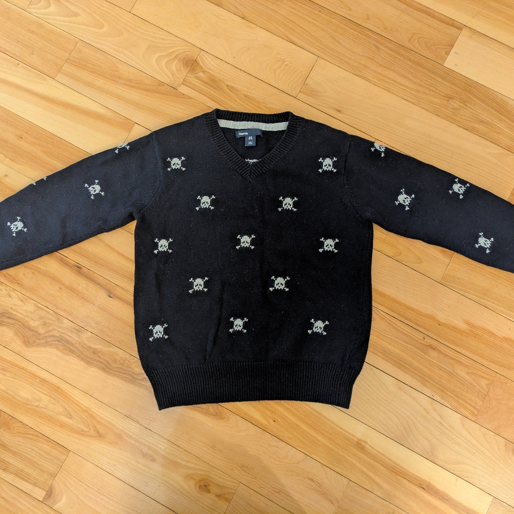 GapKids dark blue skull print knit sweater size 6-7